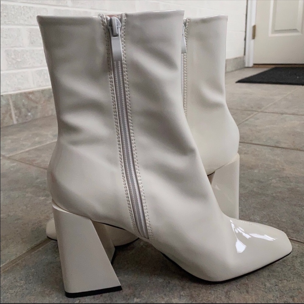 NWOT PrettyLittleThing White “Leather” Ankle Boot